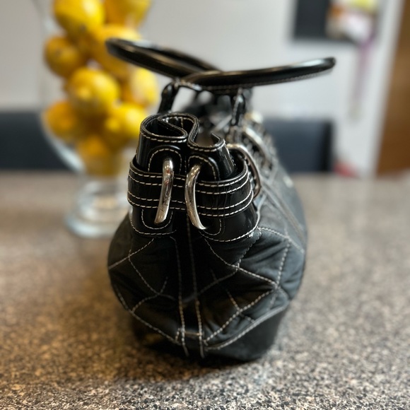 Burberry Patent Eastmore Landscape Tote - Picture 2 of 8